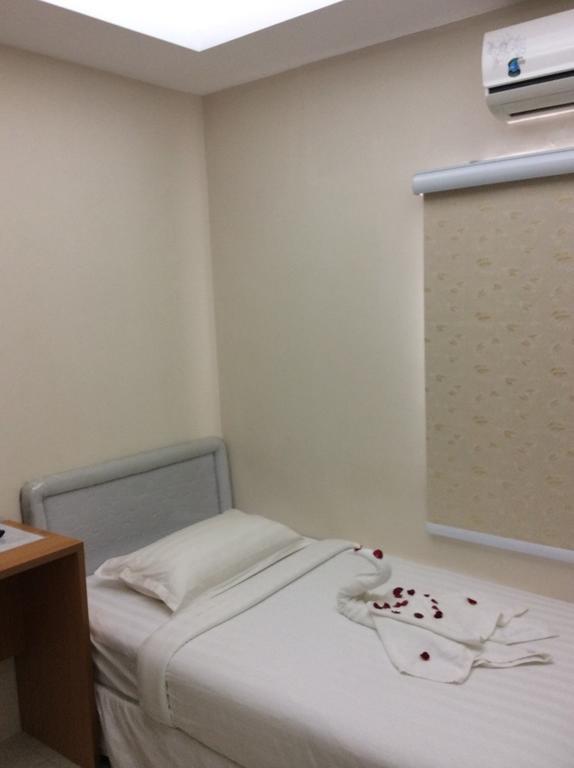 Star Max Hotel Yangon Room photo